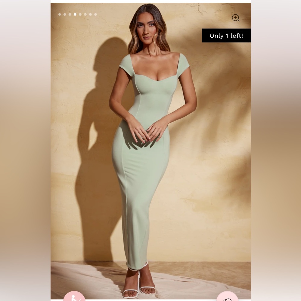 DOLCEZZA
Sweetheart Neckline Maxi Dress in Sage Green